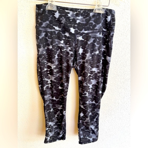 Athleta Pants - Athleta black and gray leggings